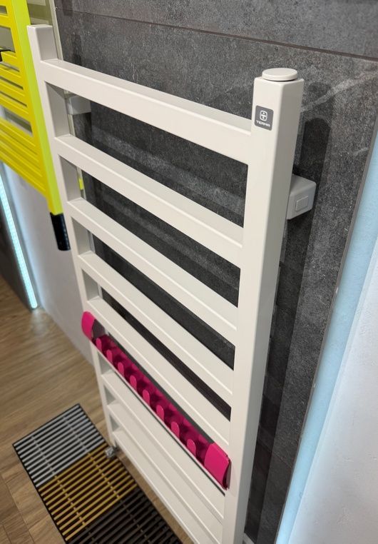 Рушникосушка електрична Terma SIMPLE 1080x500  White, з теном MOA