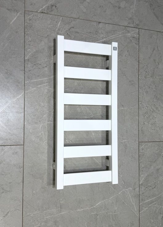 Рушникосушка водяна Terma Vivo 670x300 (Soft 9016)  WGVOV067030KJ16SX