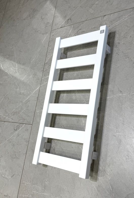 Рушникосушка водяна Terma Vivo 670x300 (Soft 9016)  WGVOV067030KJ16SX