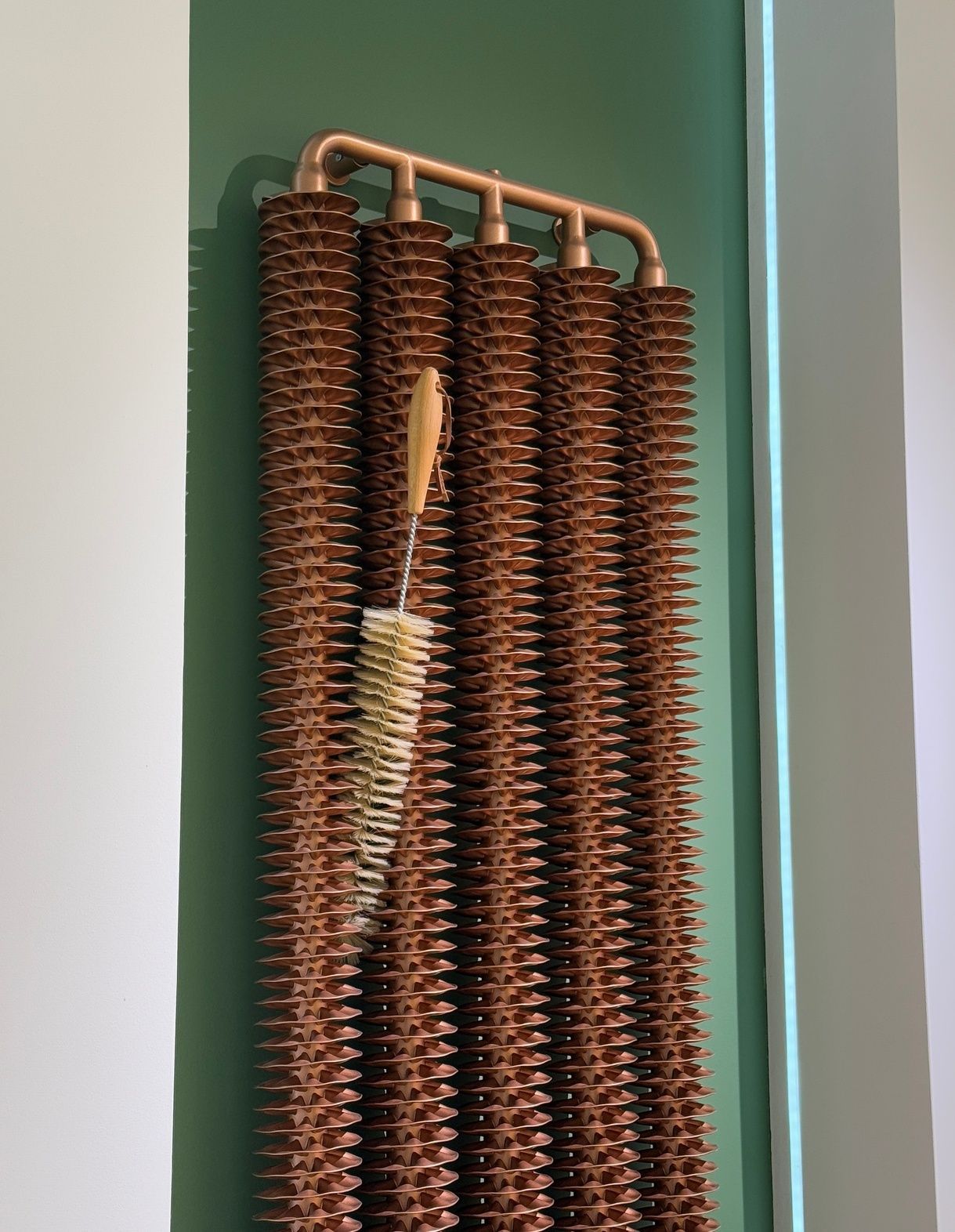 Дизайн-радіатор Terma Ribbon V 1920×490 Bright Copper — мідний акцент і ...