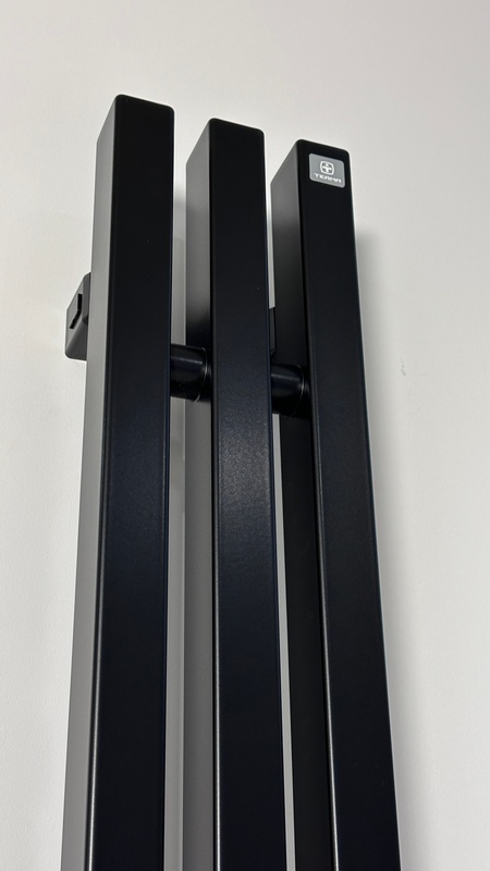 Електричний радіатор Terma TRIGA 1500x130, Black з теном ONE з правої сторони