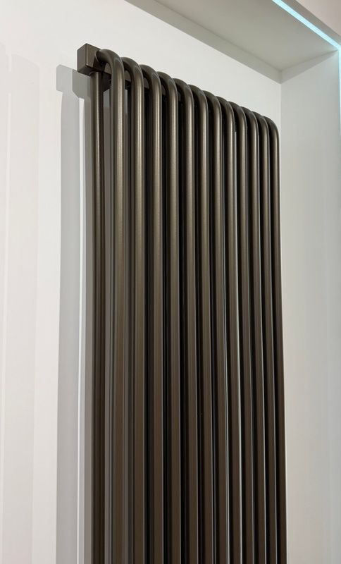 Дизайн-радіатор з нижнім підключенням Terma Delfin 1800x500 mm, Anodic Brown WGDLF180050KABNZX