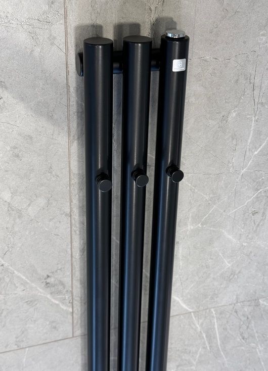 Рушникосушка електрична Terma ROLO HANGER 1200x150 Black mat, тен ONE з правої сторони